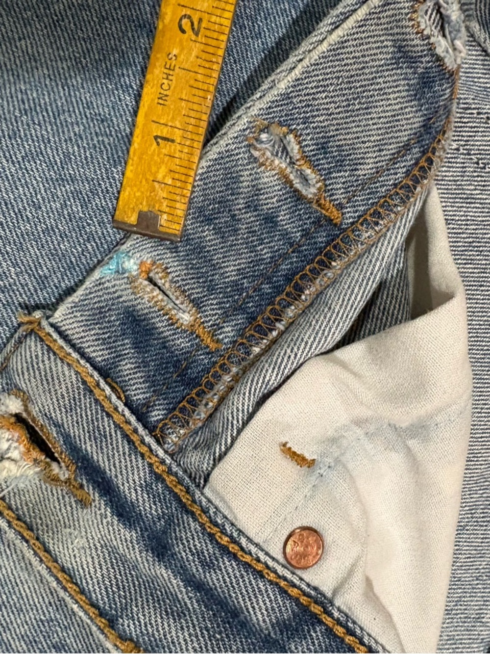 Vintage Levi's 501 Med/Light Wash Button Fly Blue Jeans - Picture 12 of 13